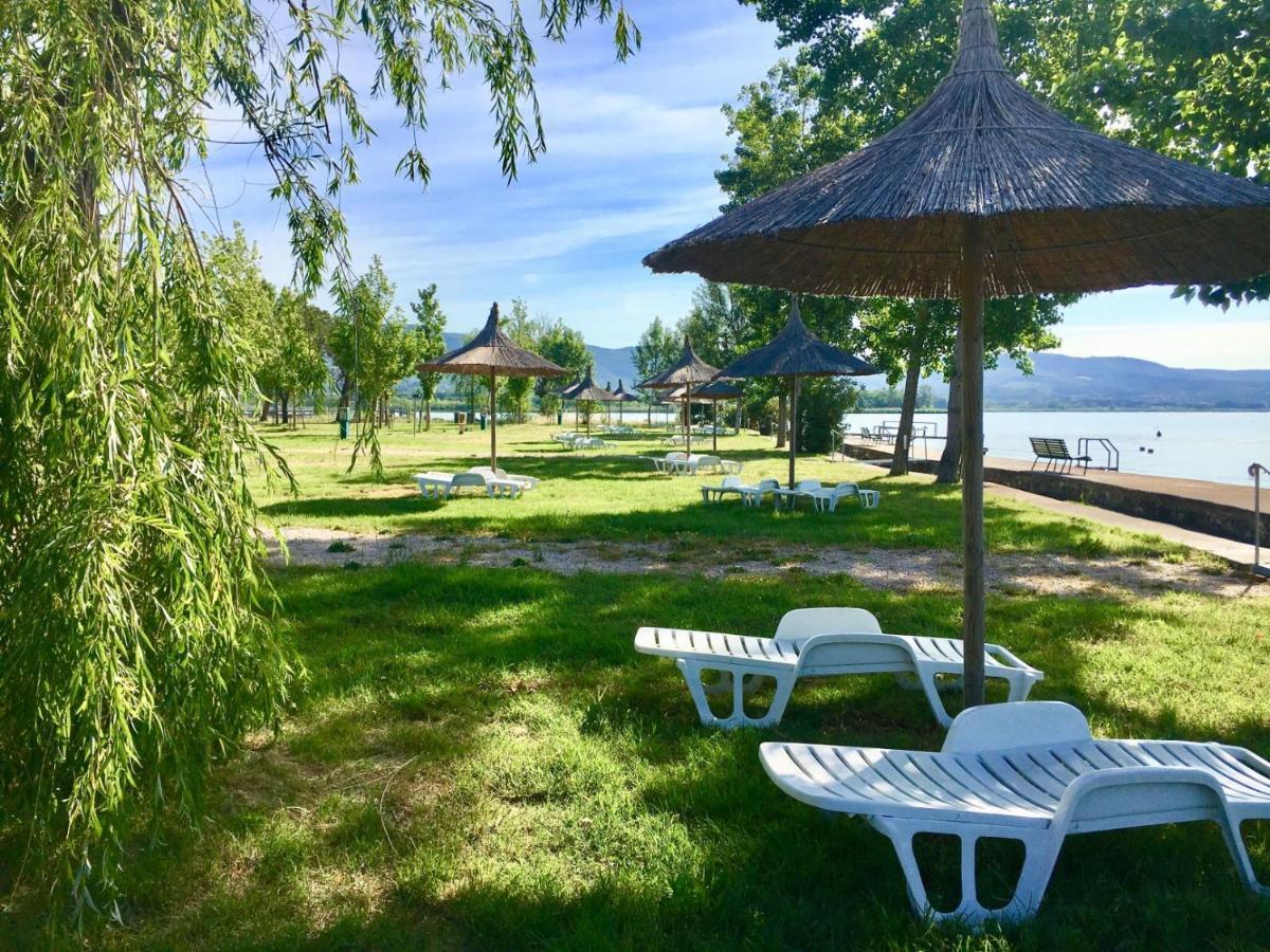 Camping Village Punta Navaccia Tuoro sul Trasimeno Exterior foto